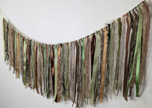 Load image into Gallery viewer, Green Woodland Garland