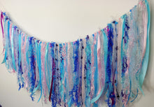 Load image into Gallery viewer, Frosty Garland