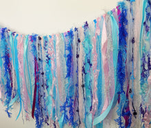 Load image into Gallery viewer, Frosty Garland