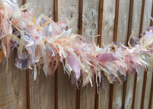 Load image into Gallery viewer, 1.5m romantic tufty garland