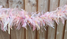 Load image into Gallery viewer, 1.5m pink tufty garland