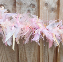 Load image into Gallery viewer, 1.5m pink tufty garland
