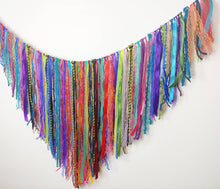 Load image into Gallery viewer, V shape garland