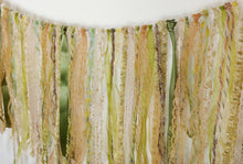 Load image into Gallery viewer, Green Vine Garland
