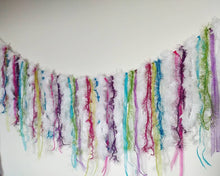Load image into Gallery viewer, Sparkly Llama Garland
